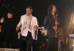 Teatro del Silenzio, Lajatico, 5.7.07, with Lang Lang and Kenny G, - copyright www.bocelli.de