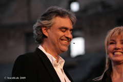 Rom, Kolosseum, 24. Mai 2009, Proben, hier mit Milly Carlucci, copyright www.bocelli.de
